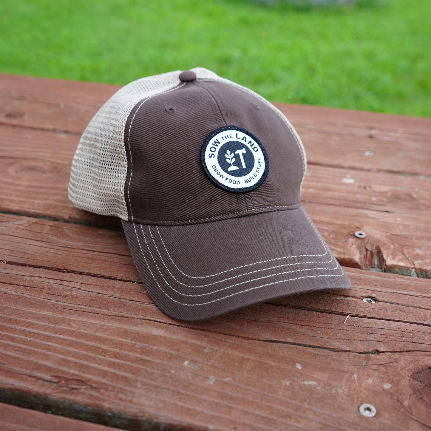 Washed Trucker Mesh Hat (brown/khaki)